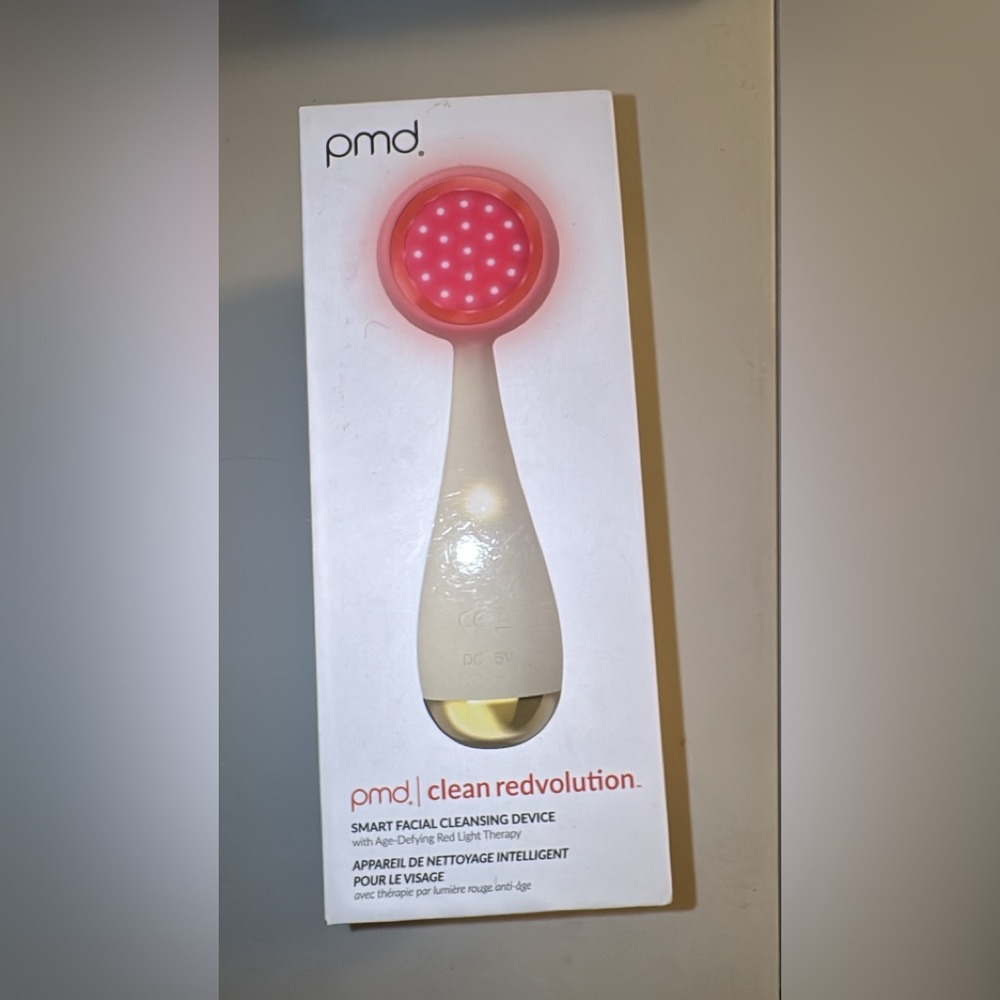 Facial cleansing wand